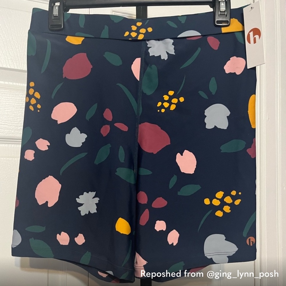 NWT Honeymark Spicy Shorts in Colorway “Evergreen” Size Small